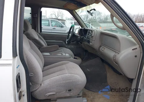 1998 Chevrolet C1500 Fleetside z USA, uszkodzony, nr VIN 2GCEC19R9W1113298